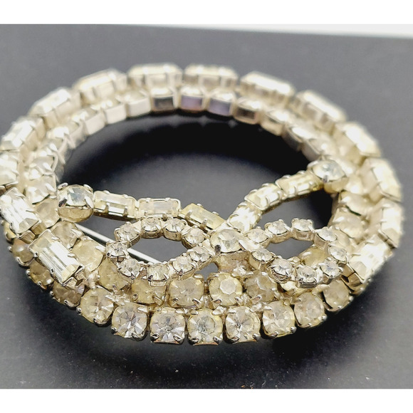 Vintage Clear Rhinestone Brooch 2" Circle Wreath Pin w/ Bow Silver Tone Estate - Picture 3 of 8